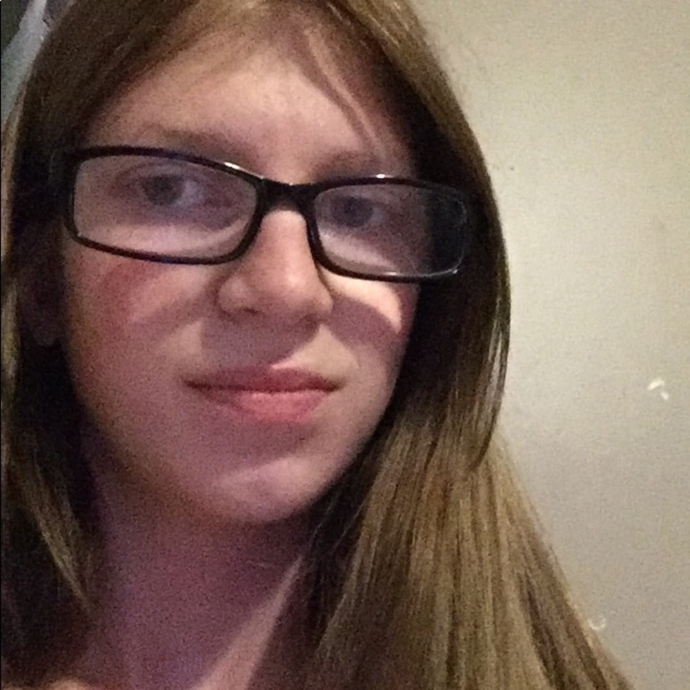 Meet your Posher, Alexia